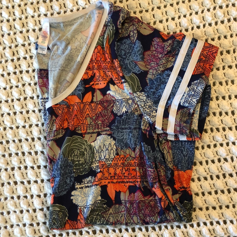 Lularoe classic t~ sz small